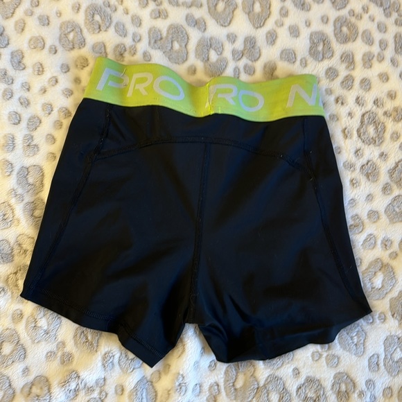 Nike Pro 3” Shorts - Picture 2 of 2
